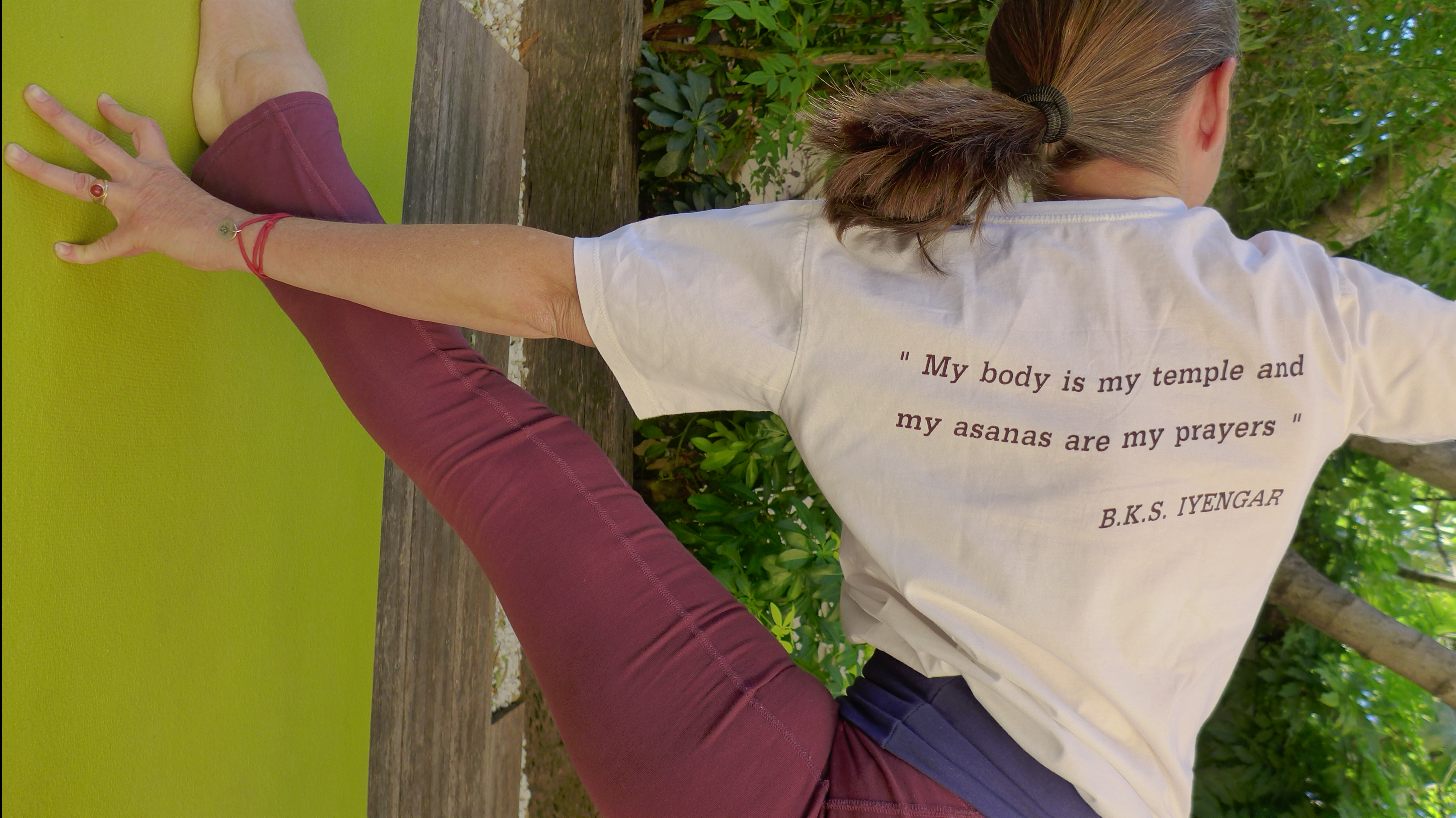 Une posture de Yoga Iyengar qui permet la découverte de la pratique. 